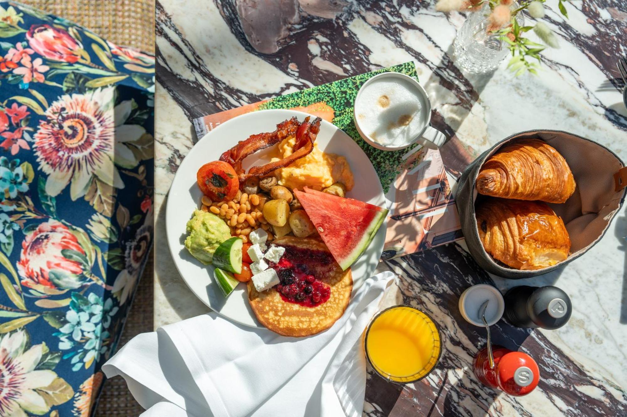 Hotel Sly Berlin Extérieur photo Breakfast at the Cape of Good Hope