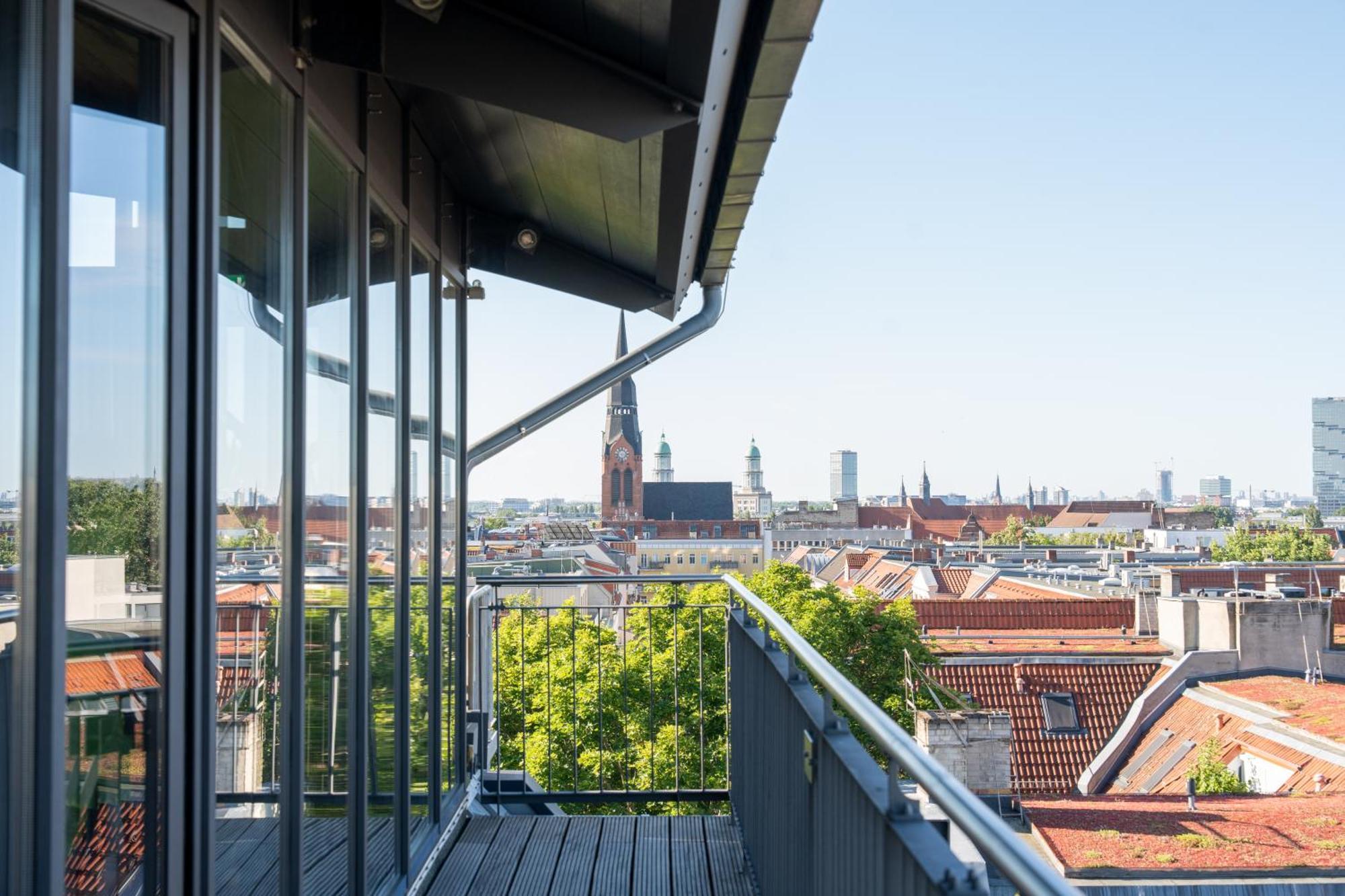 Hotel Sly Berlin Extérieur photo View from the roof terrace