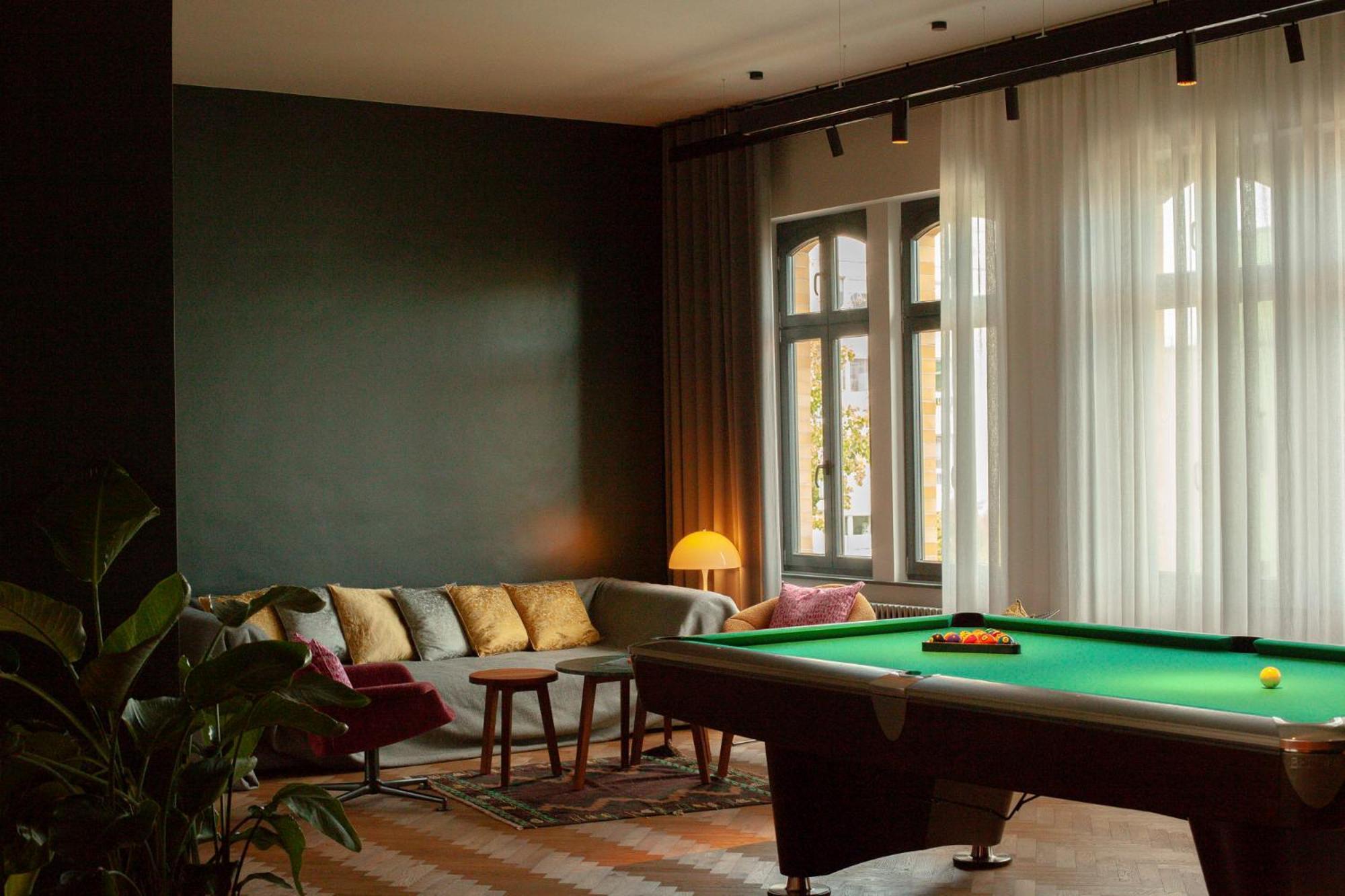 Hotel Sly Berlin Extérieur photo The Billiard Room